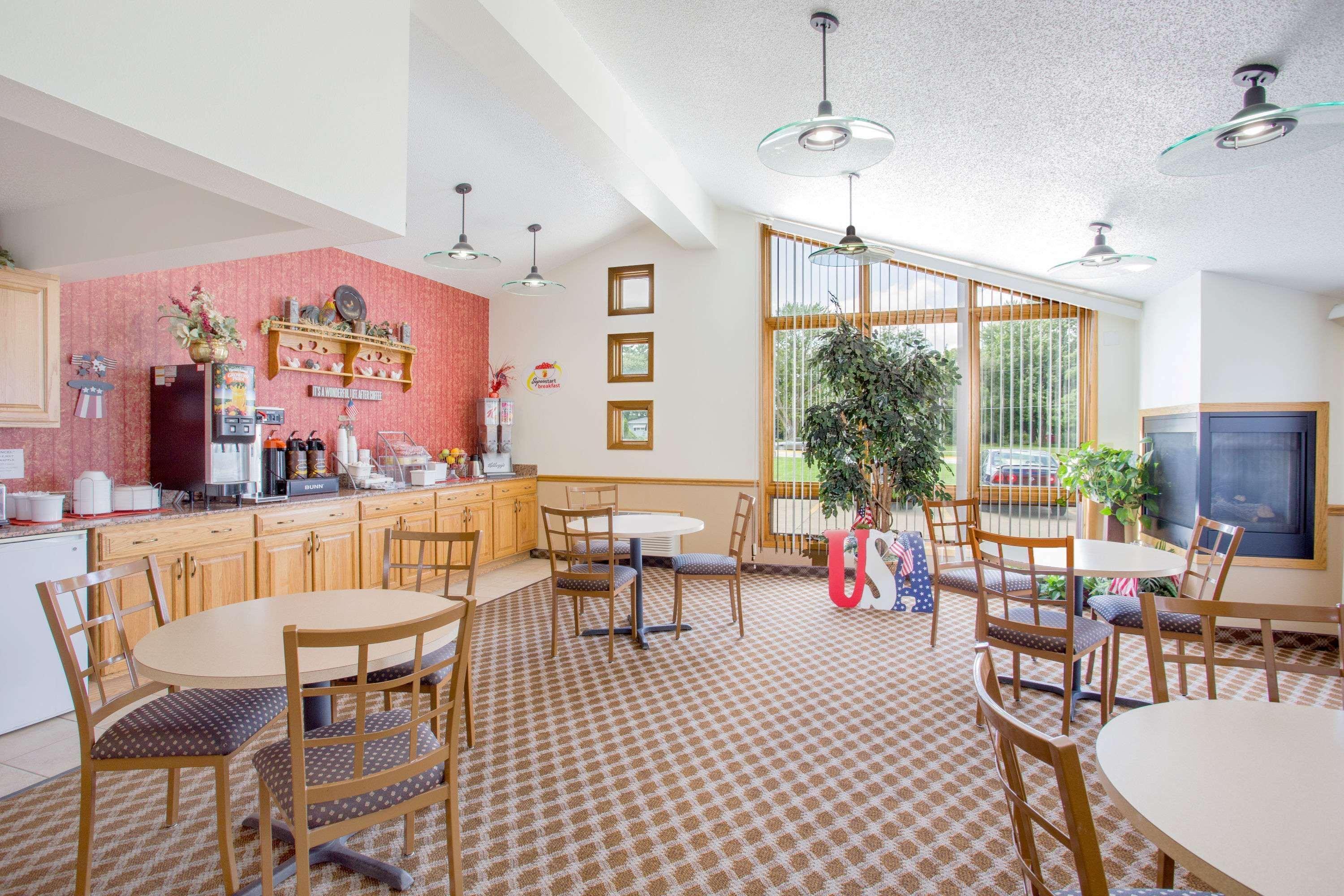 Super 8 By Wyndham Waverly Buitenkant foto