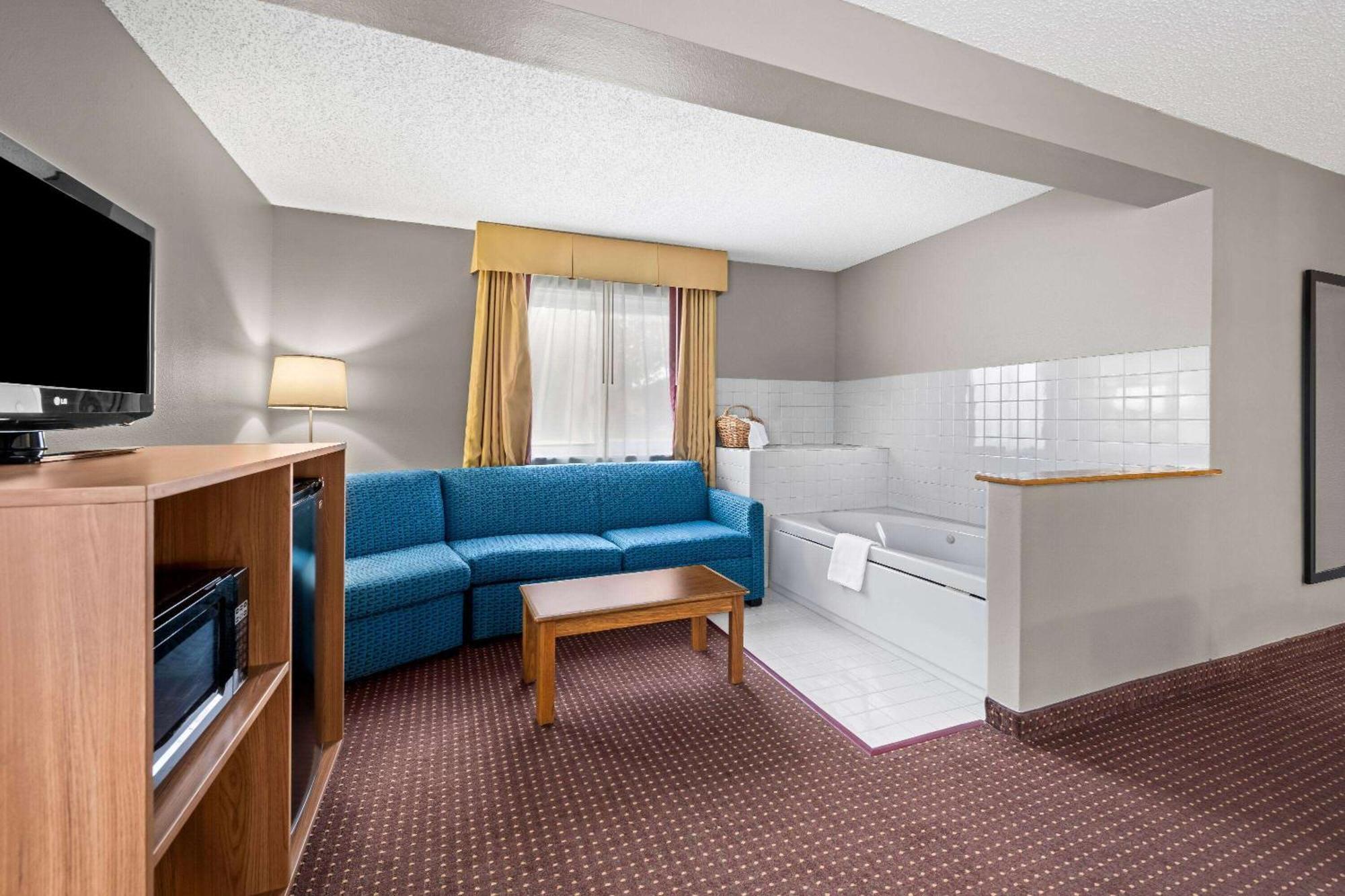 Super 8 By Wyndham Waverly Buitenkant foto