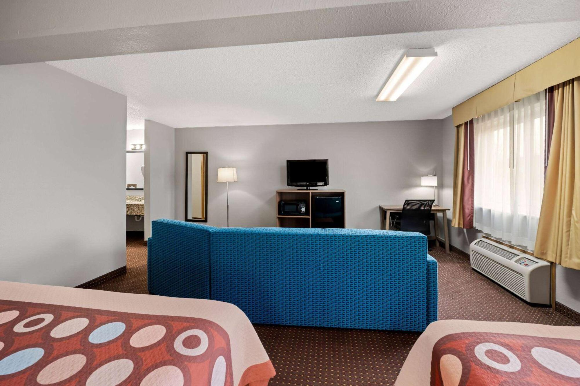 Super 8 By Wyndham Waverly Buitenkant foto