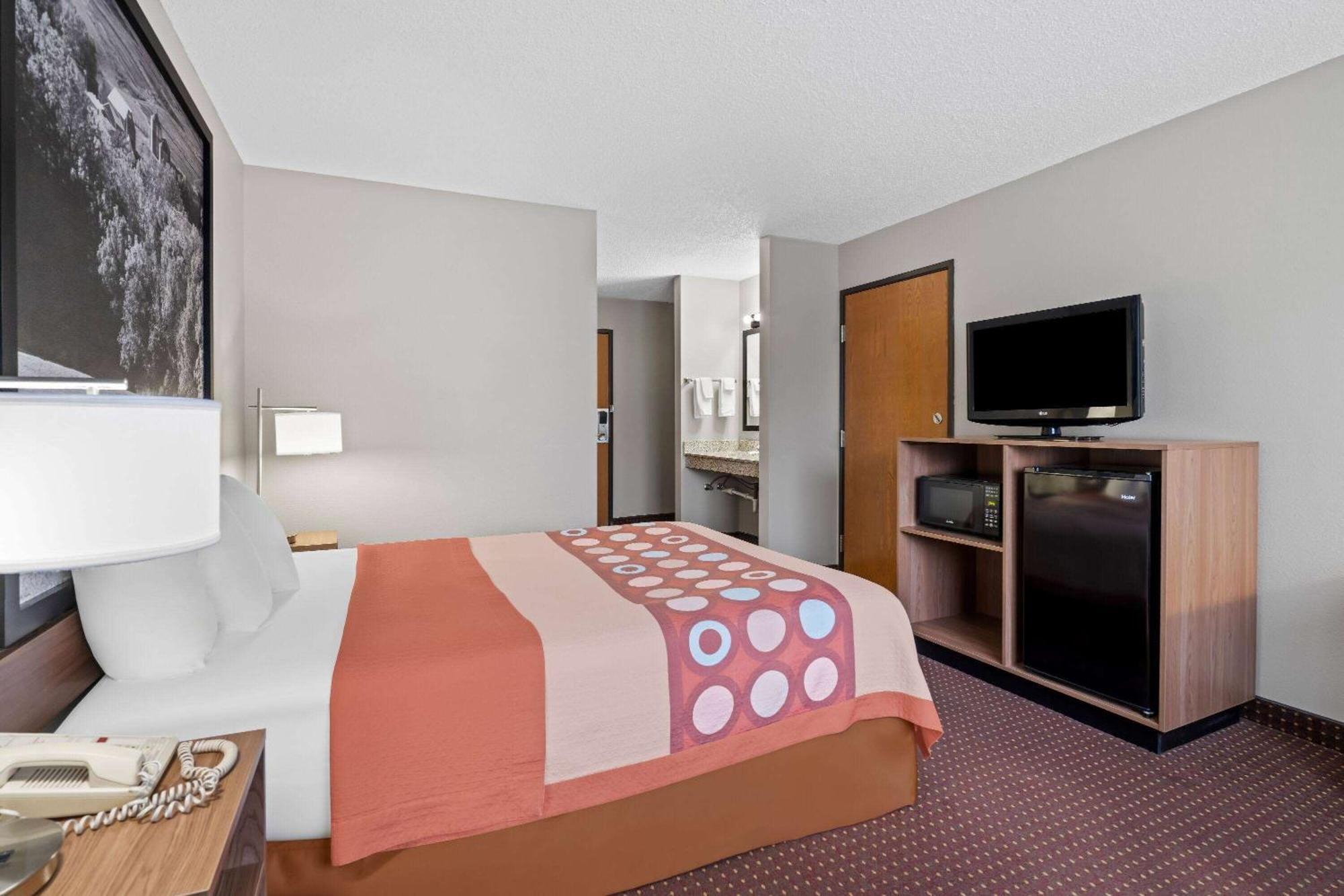 Super 8 By Wyndham Waverly Buitenkant foto