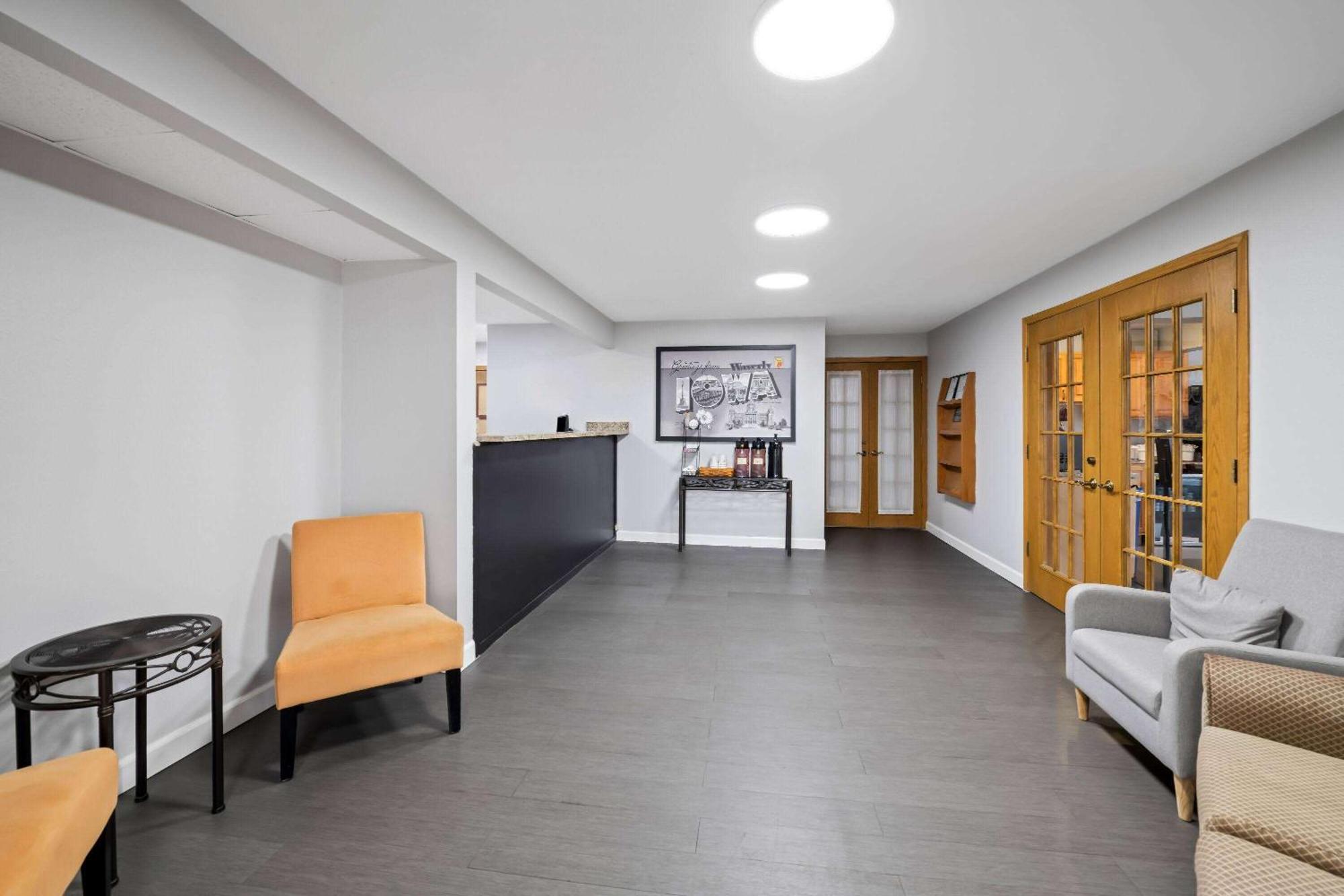 Super 8 By Wyndham Waverly Buitenkant foto