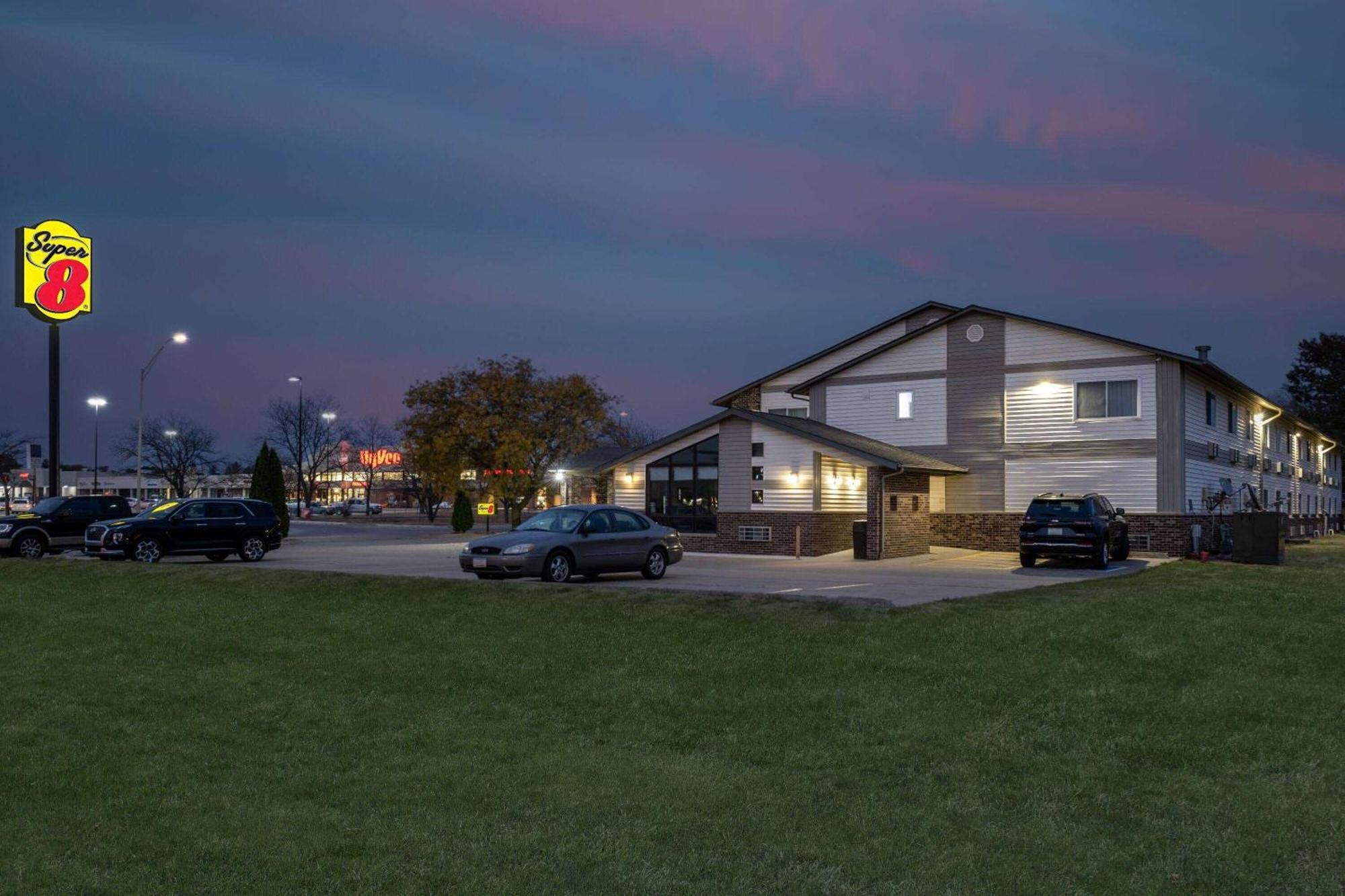 Super 8 By Wyndham Waverly Buitenkant foto