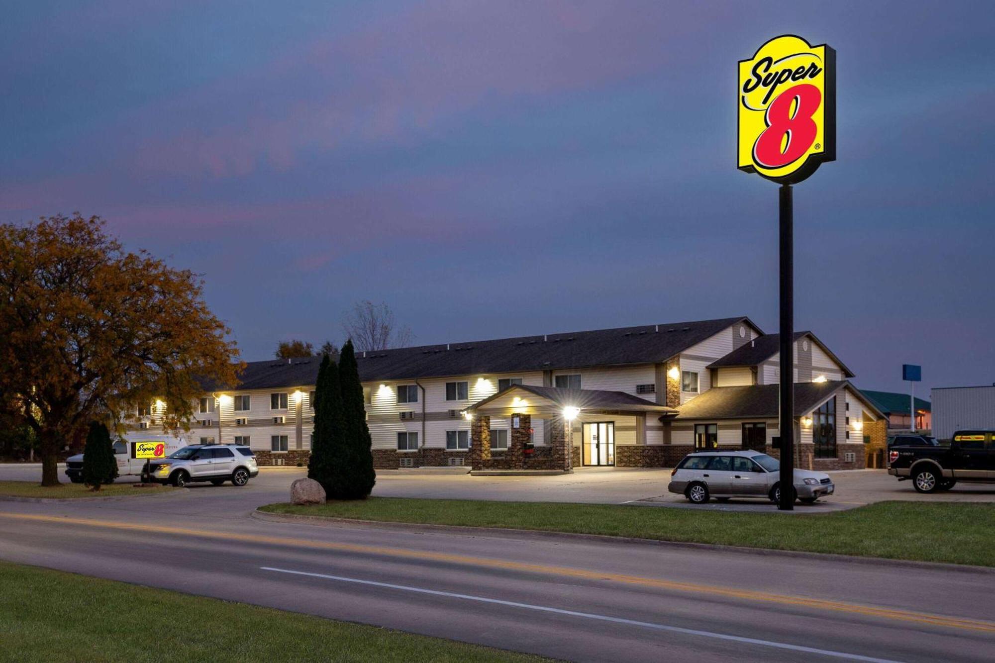 Super 8 By Wyndham Waverly Buitenkant foto