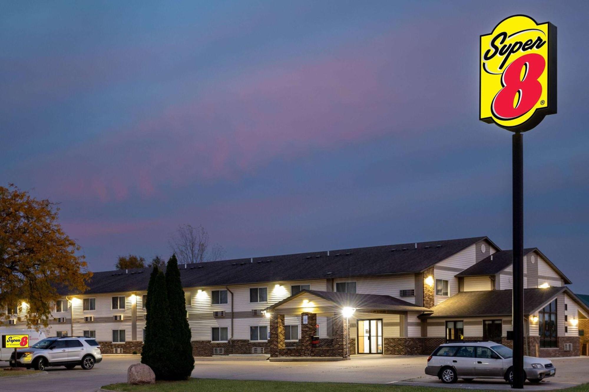 Super 8 By Wyndham Waverly Buitenkant foto