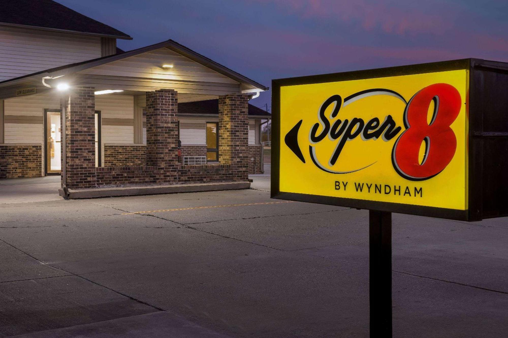 Super 8 By Wyndham Waverly Buitenkant foto